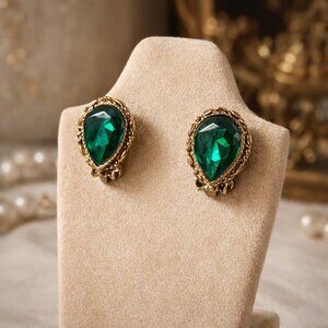Vintage Emerald Green Rhinestone Clip On Earrings Gold Tone Teardrop Mid Century